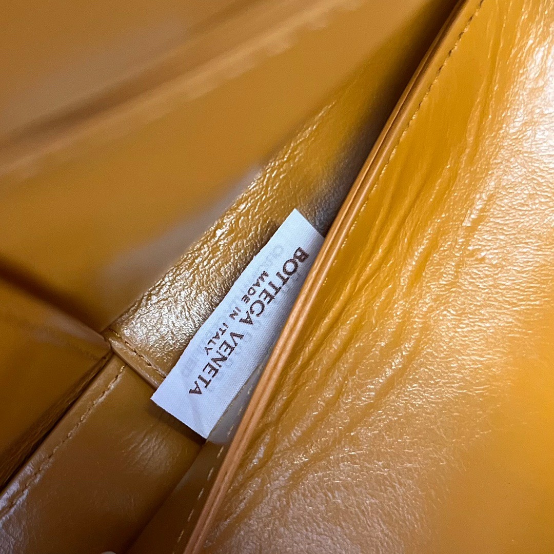 FB0FB84E-55C7-4CFF-B904-C0C5DD4C5F08