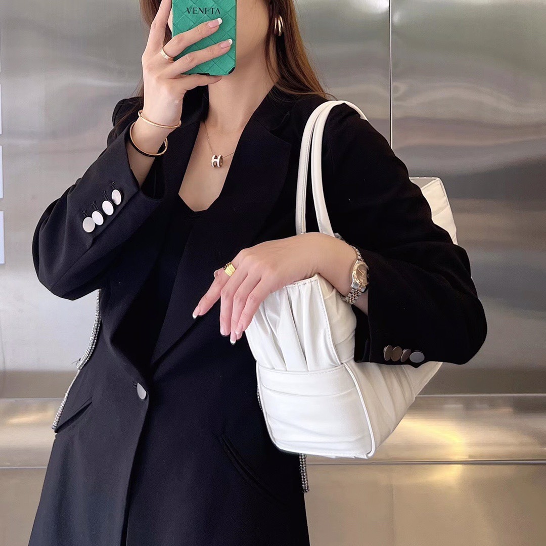 F31E25C4-4C02-4430-B689-7F1477323B72