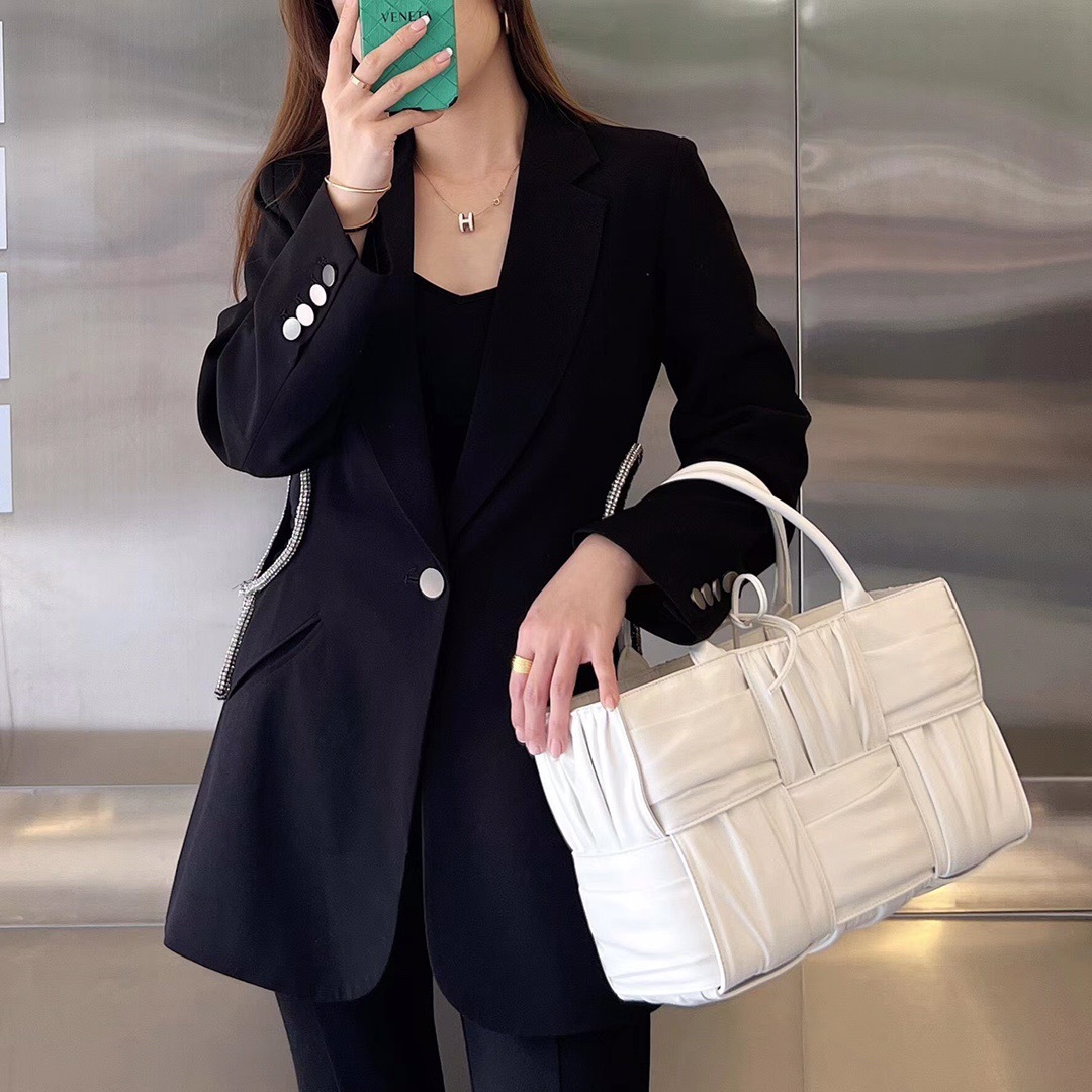 EB90ED7A-A46D-4DEE-A7C4-E16F13D6AF8F