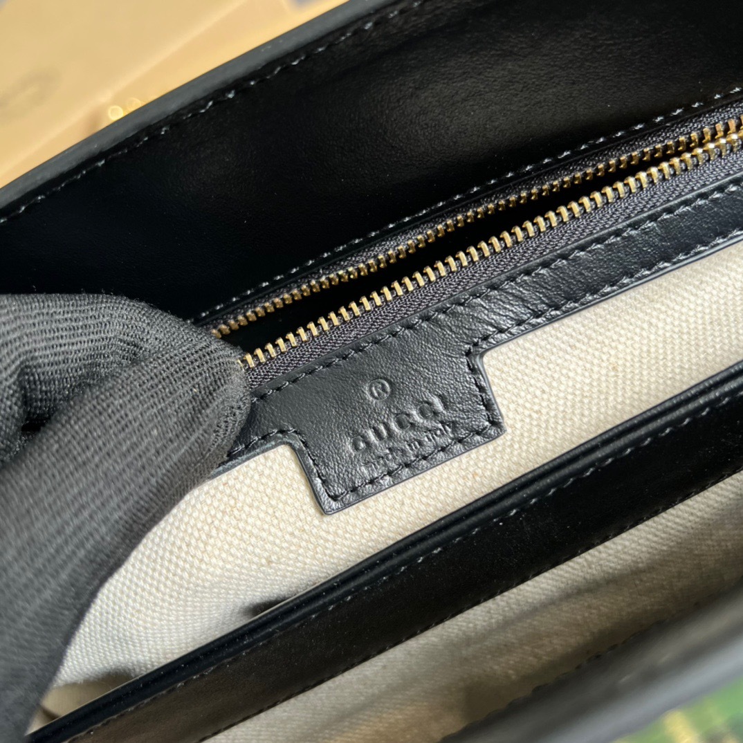 9E221FC7-F298-4045-A9AC-B1761CC8B5EF