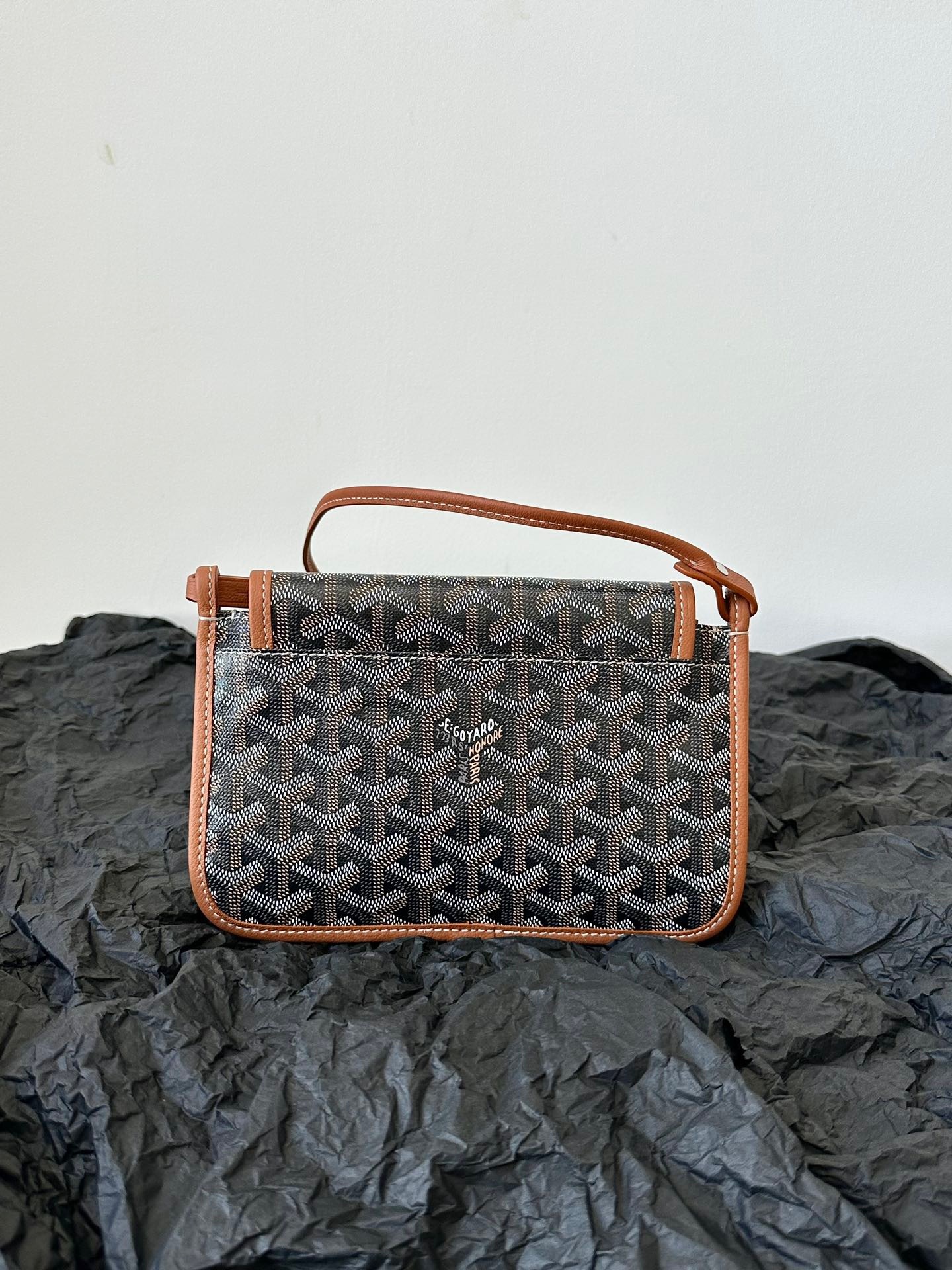 85EF3953-898F-47D5-97A9-E3918F073442