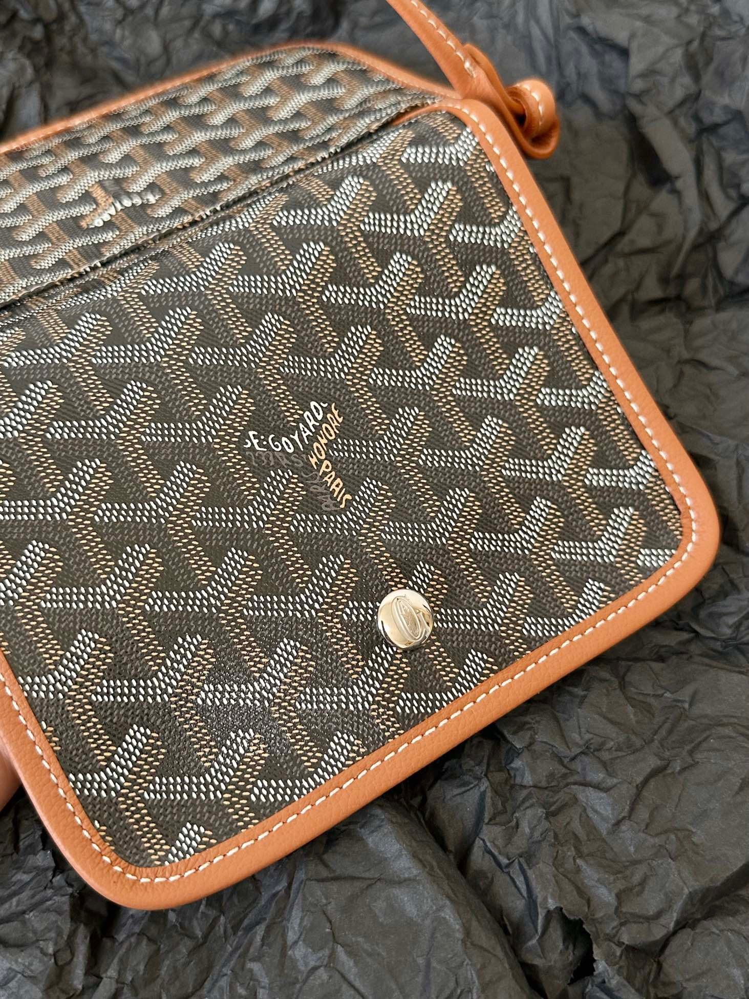 E22718E1-8214-47A1-A829-DB21D66D35CC