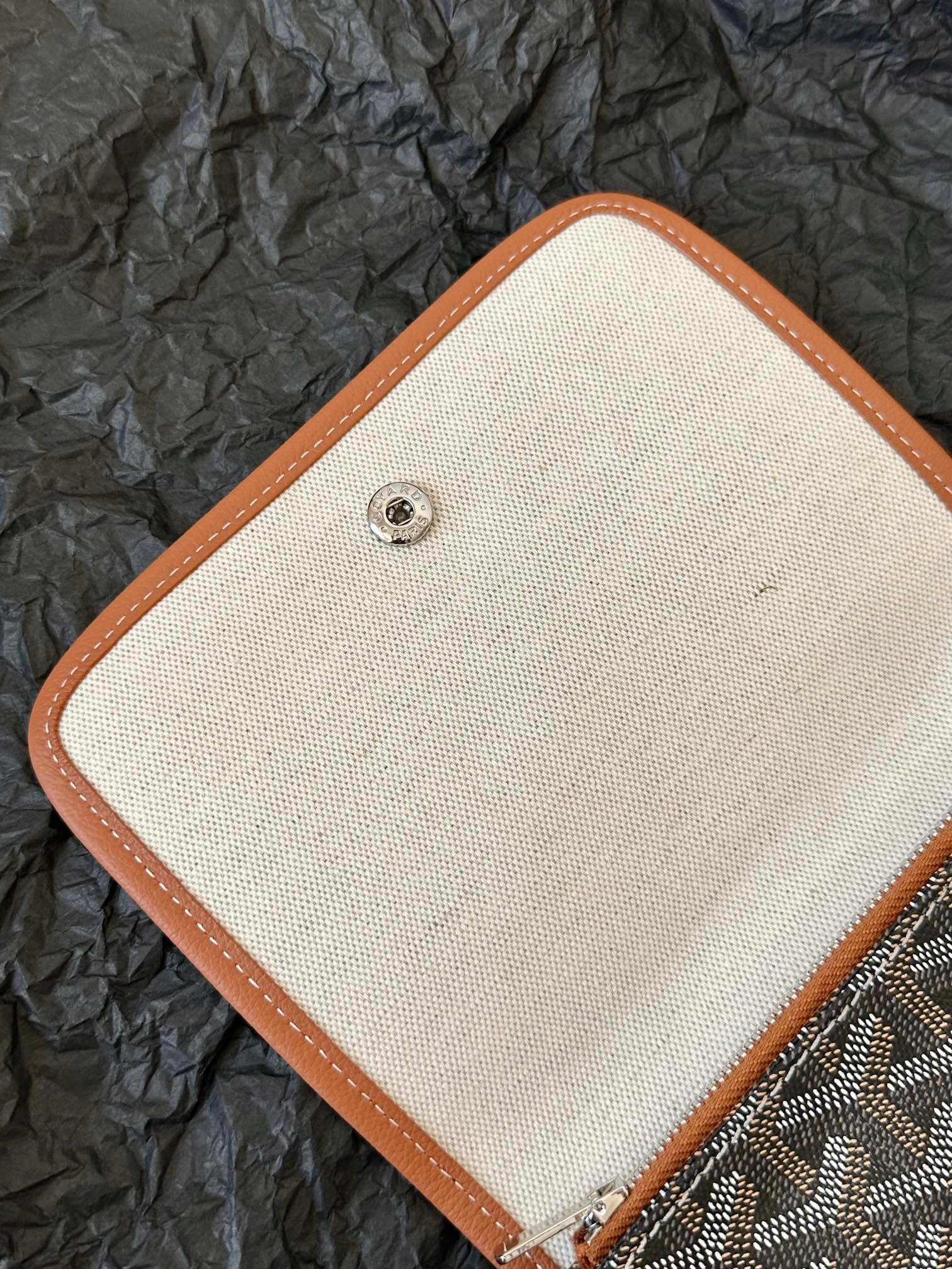 1ECAE6D8-5938-4ACD-90E3-13357A82DCB4