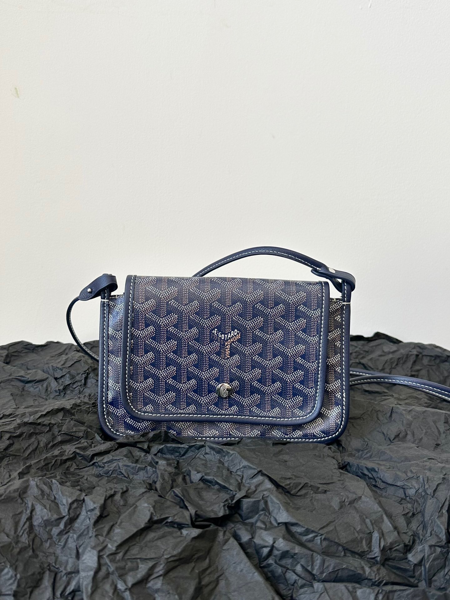 BAEFF335-F021-4BA7-8C6F-2243AB738300