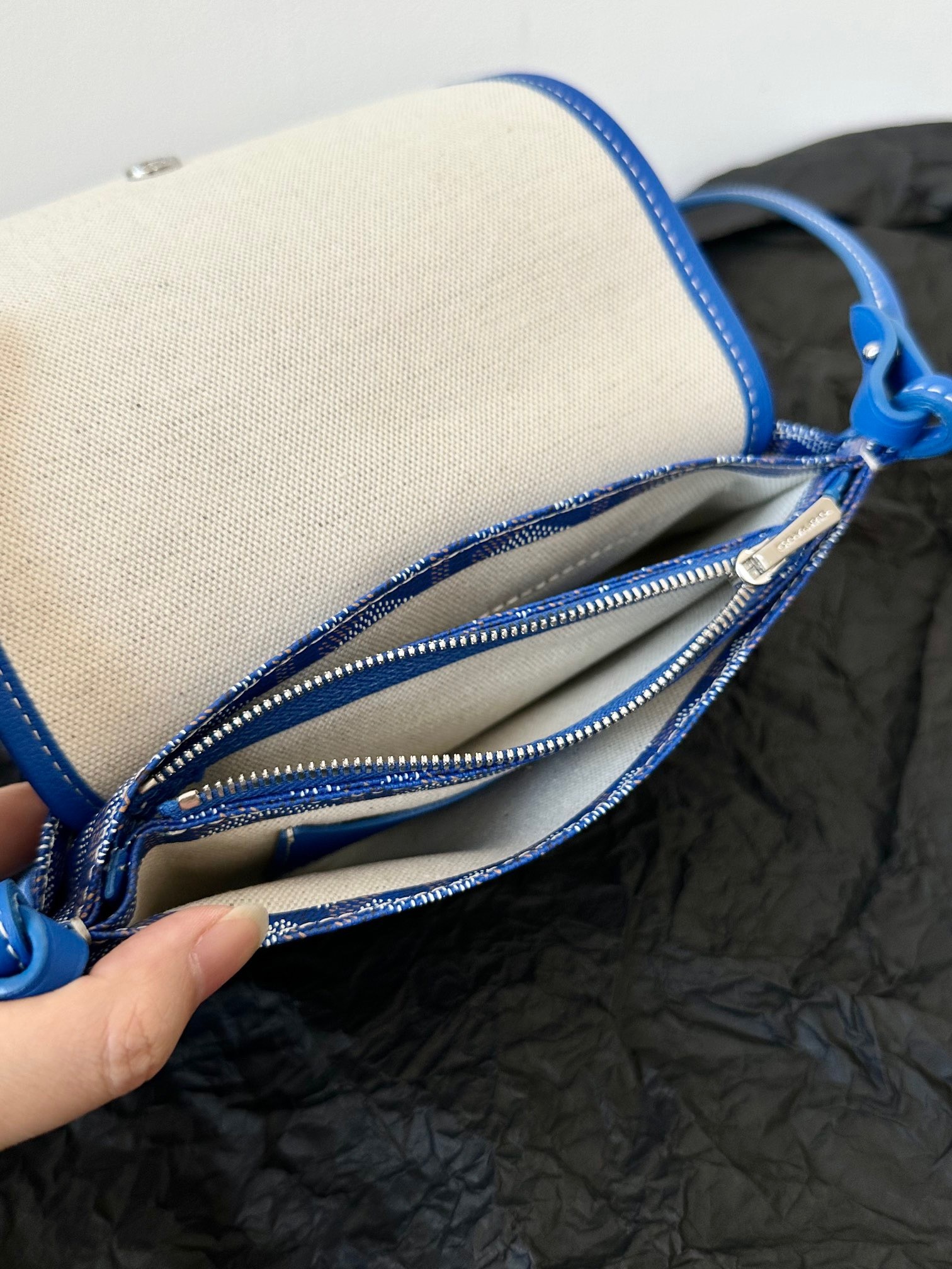 5400C69A-AE4C-4E23-A9CE-BBDFBBD2DA14