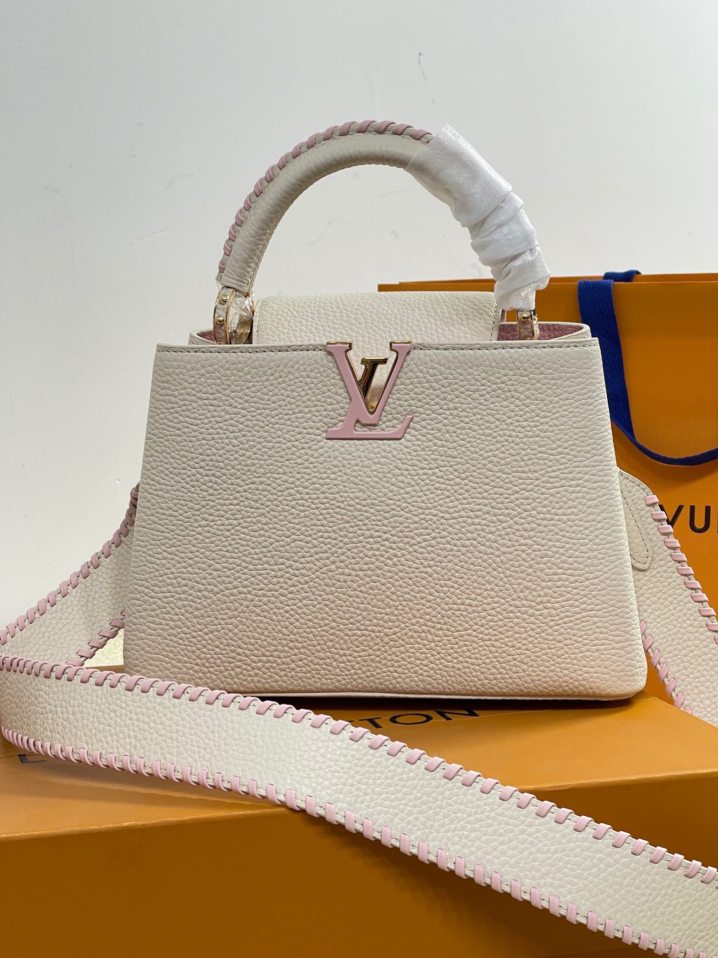 9DD9C5AF-004E-4881-AEDD-80207949EA87