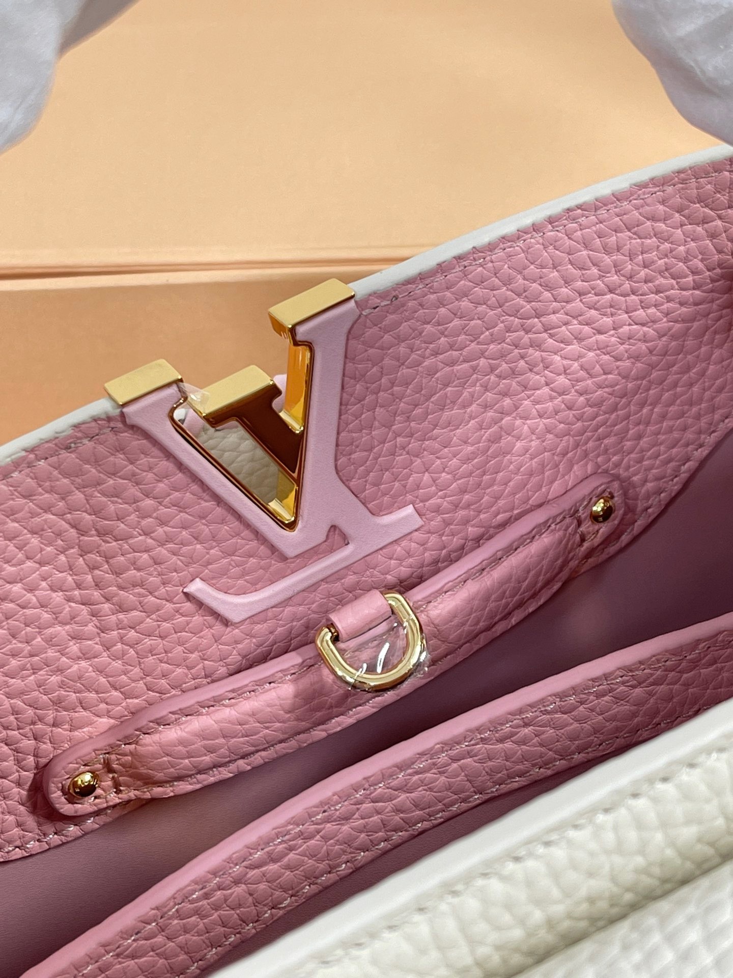 06F579D3-8847-496B-975C-7A817AE0B7CE