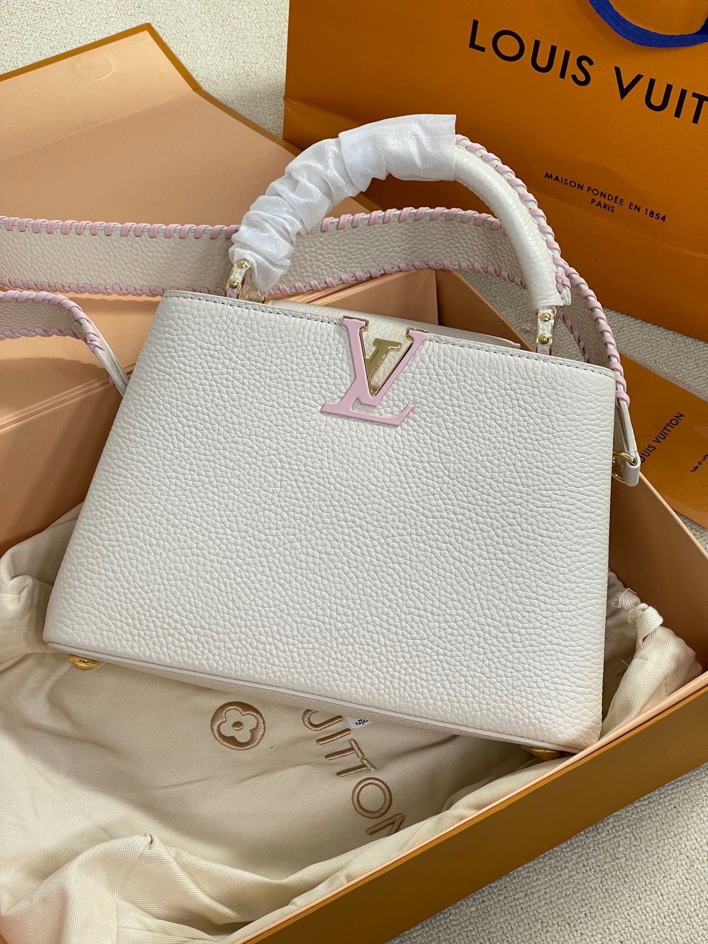 FEE481B7-832C-4128-8295-D2D063DDA712