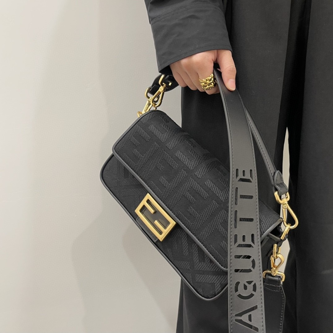 8E0D3661-2B2B-49E4-BA32-0EFB0A93ADF1