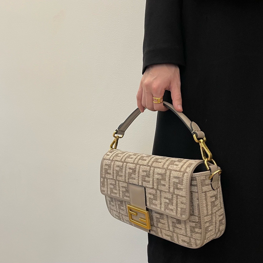 D5ED2E25-F0C8-411B-B501-E30A226B6F04