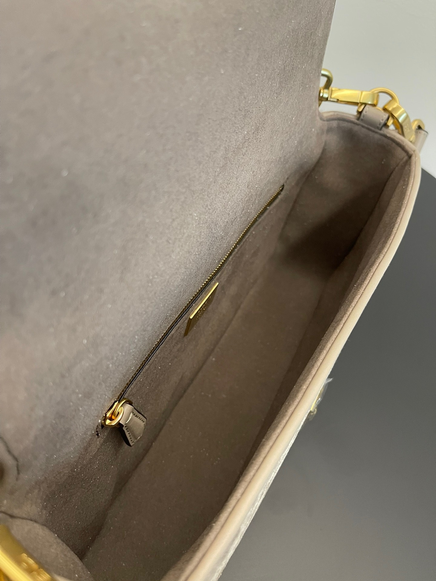 EFF80C50-45FE-4028-9F74-276A87A7B16E