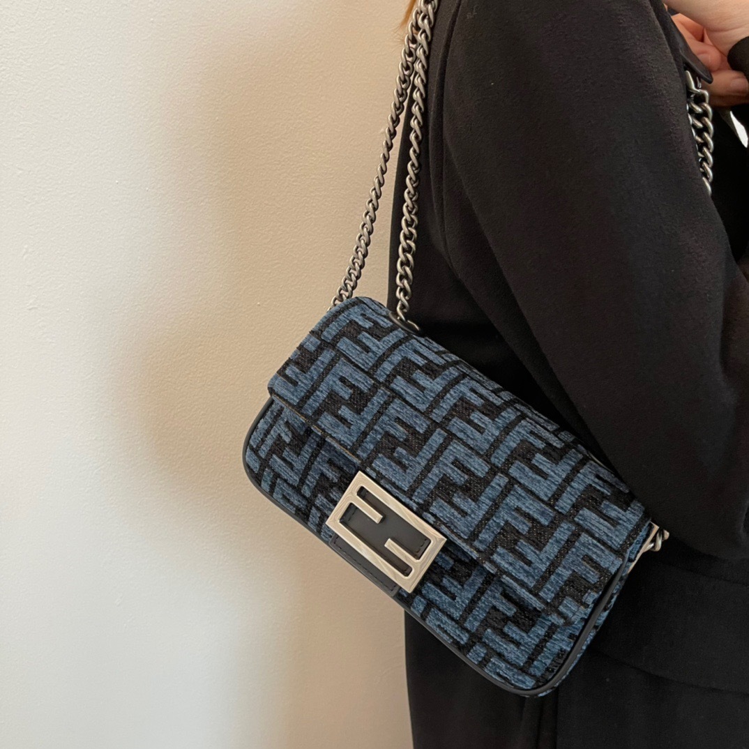 15D9235A-2016-43C4-A776-0F650D5BBB3B