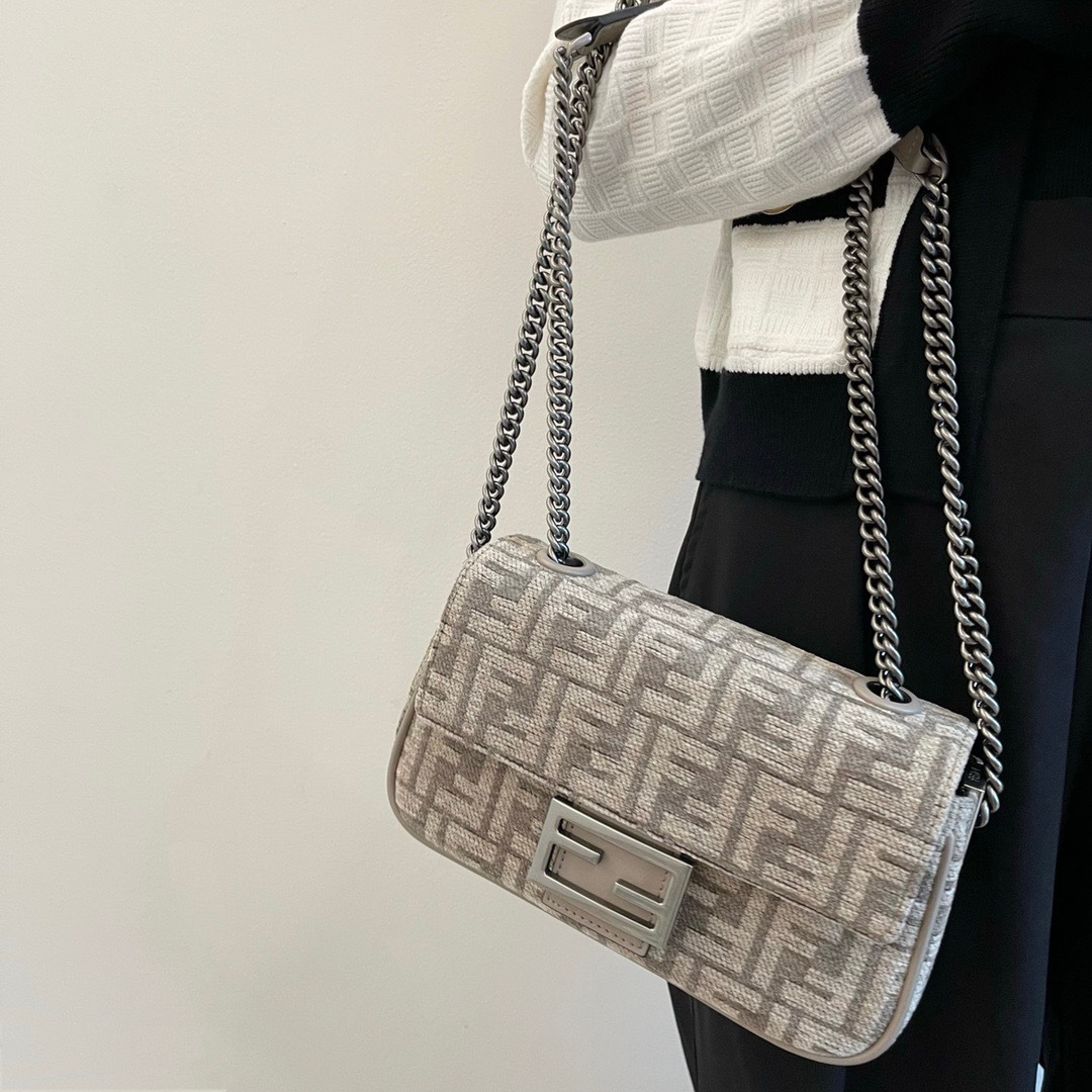 4D3B8CA8-0F47-4C0E-806A-3E78A1FAFA13