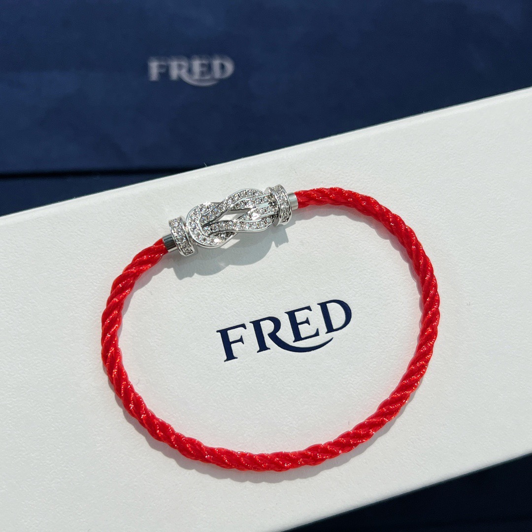 EE61A4BD-0317-4AFF-B5C6-FFCAA2581E8A