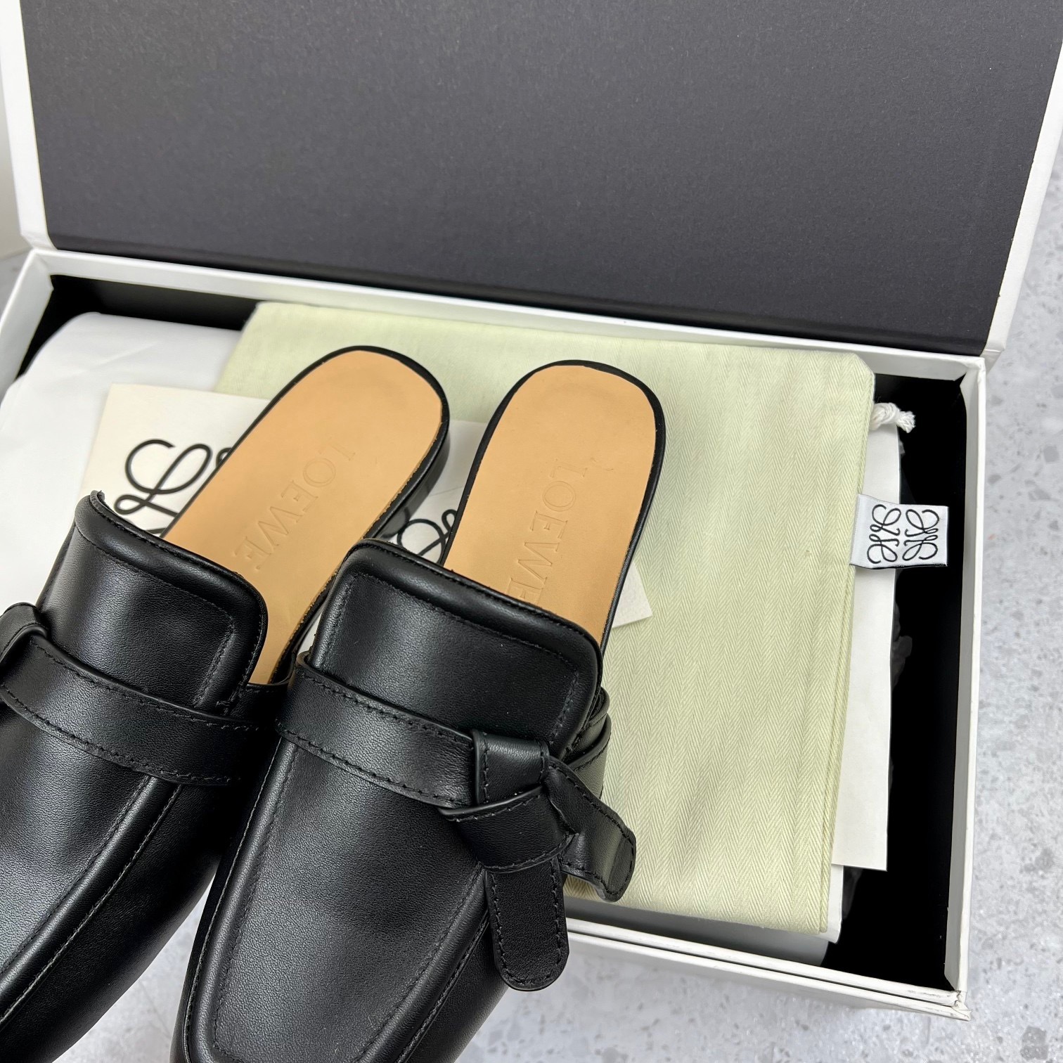 E17FF933-D818-4FF9-8CCD-B8F9537D4CE0