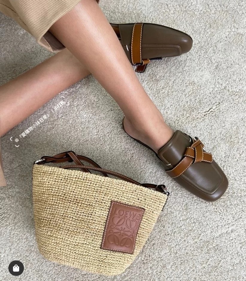 F7B64DBE-EBB9-479C-B828-7C8BF350353E