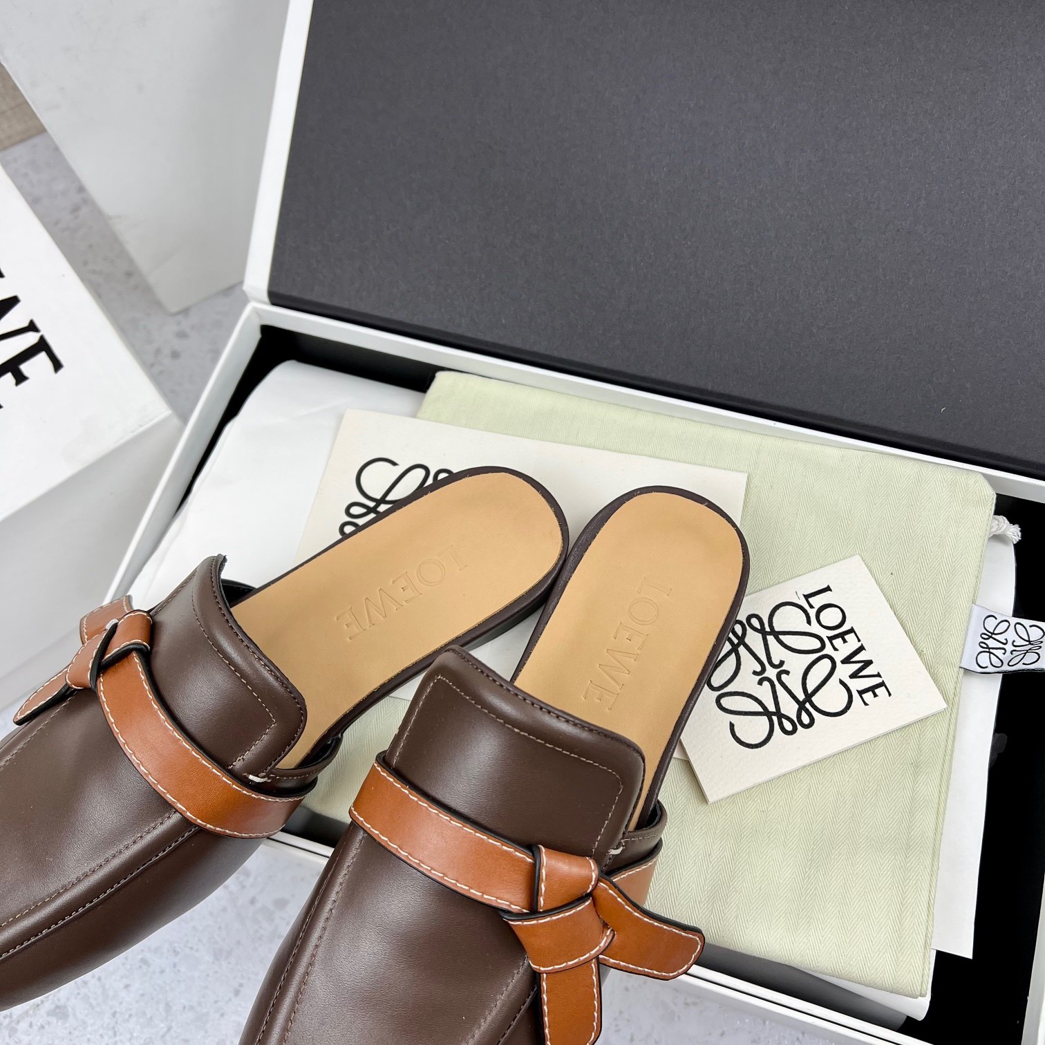 0C97E05C-3A4A-4C15-950D-010105774CDC