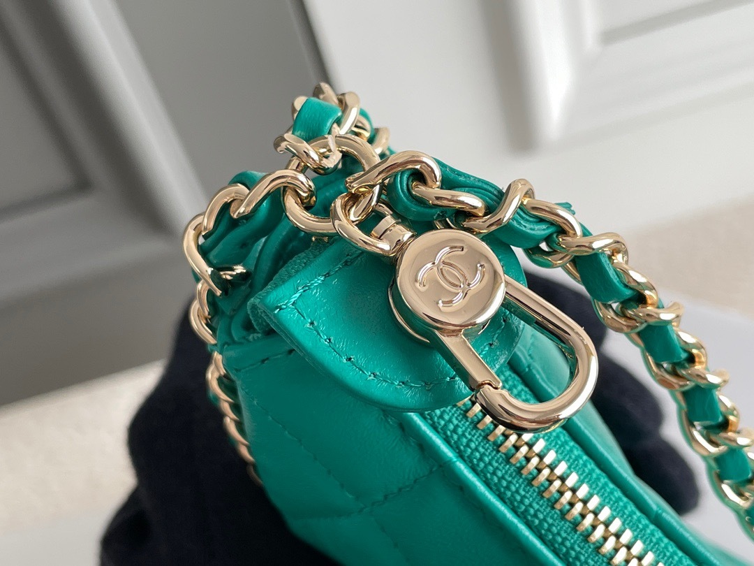 77D88677-435C-4E28-A3E1-A8DC917C3A34