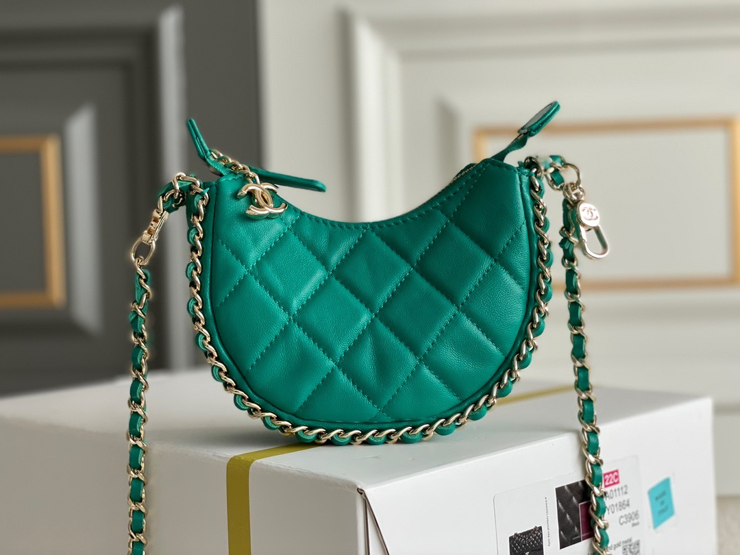 8FC46AAF-1965-46F1-963B-2A4A761ED935