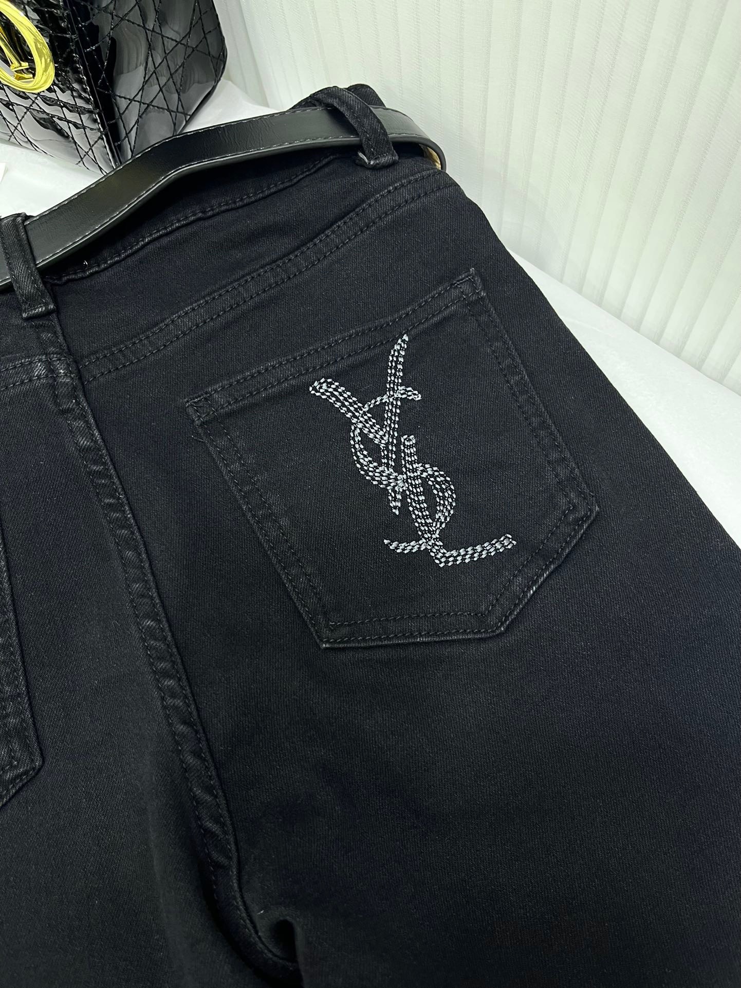 AAC27E58-9AD0-4313-9F58-441FC89AB12B