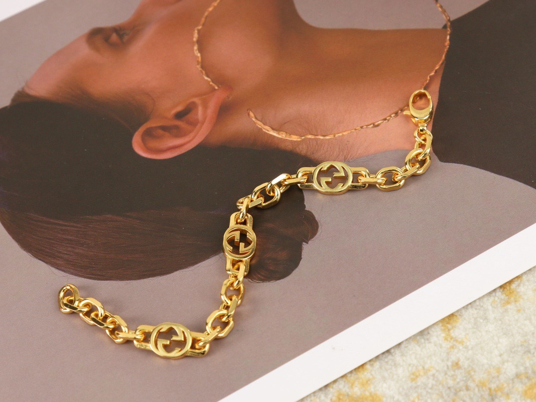 E6E2C52A-2B4C-453B-95EB-13800468E31E