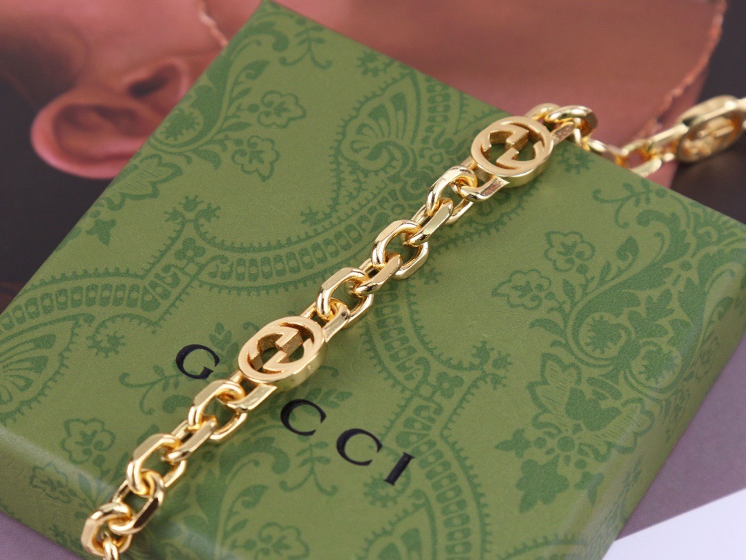 2463D5FF-429C-41BF-8352-C68594672B1B