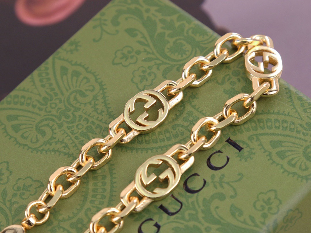 DA6A173D-997E-4AC1-B42A-D929D9D1C321