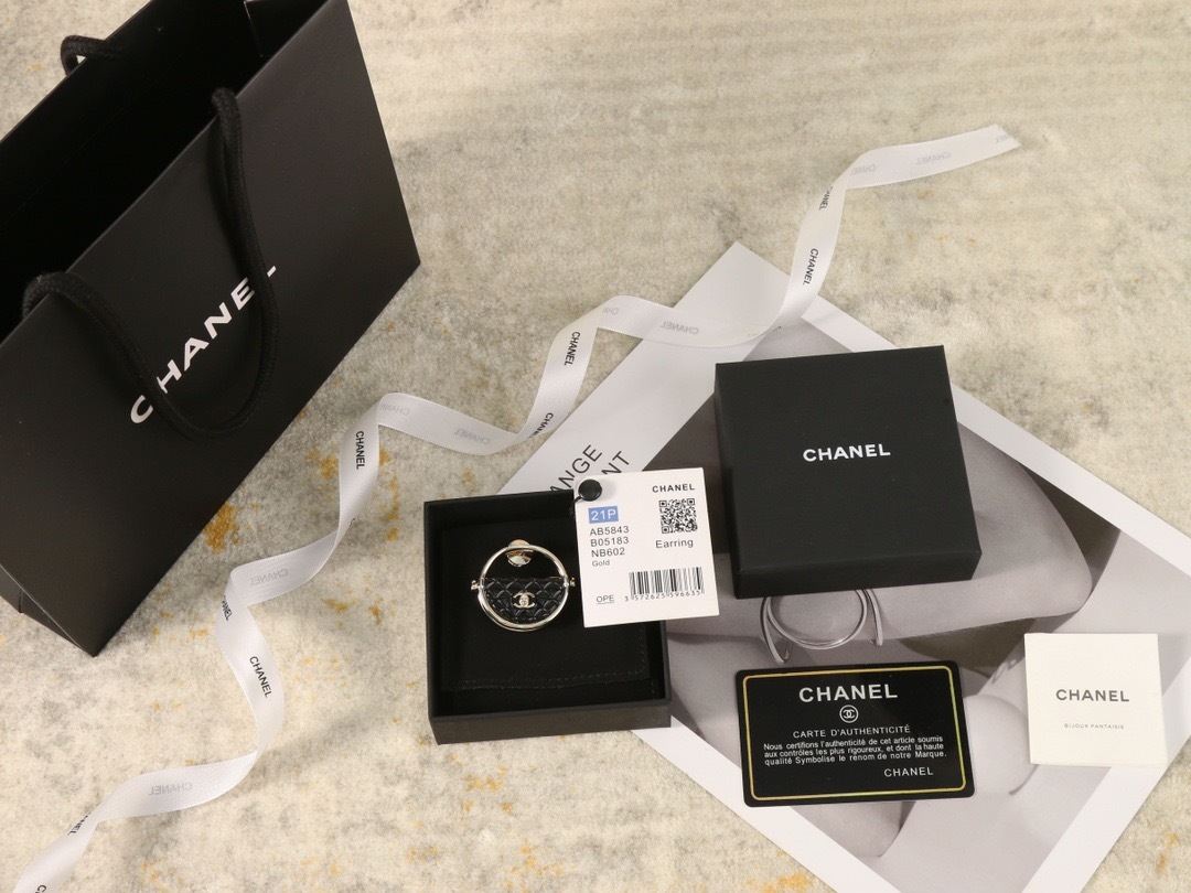 FE22FFEF-553A-4EA3-8CA3-366EBF98C161