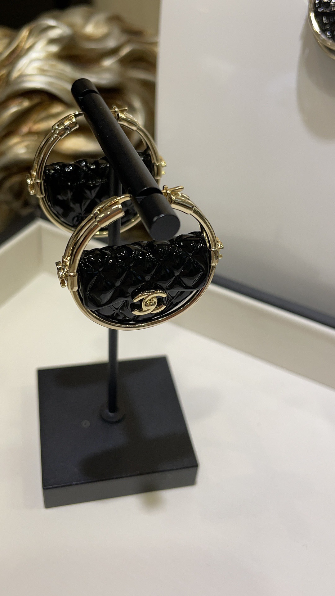 9D6D0AF4-B814-4B30-8CC5-31B5F22DEB3C