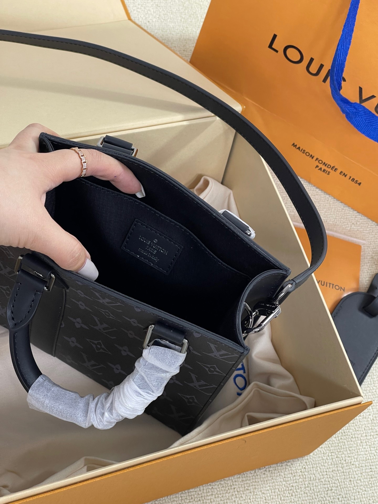 E12FC2AE-14BC-458E-920B-1B26077D923B