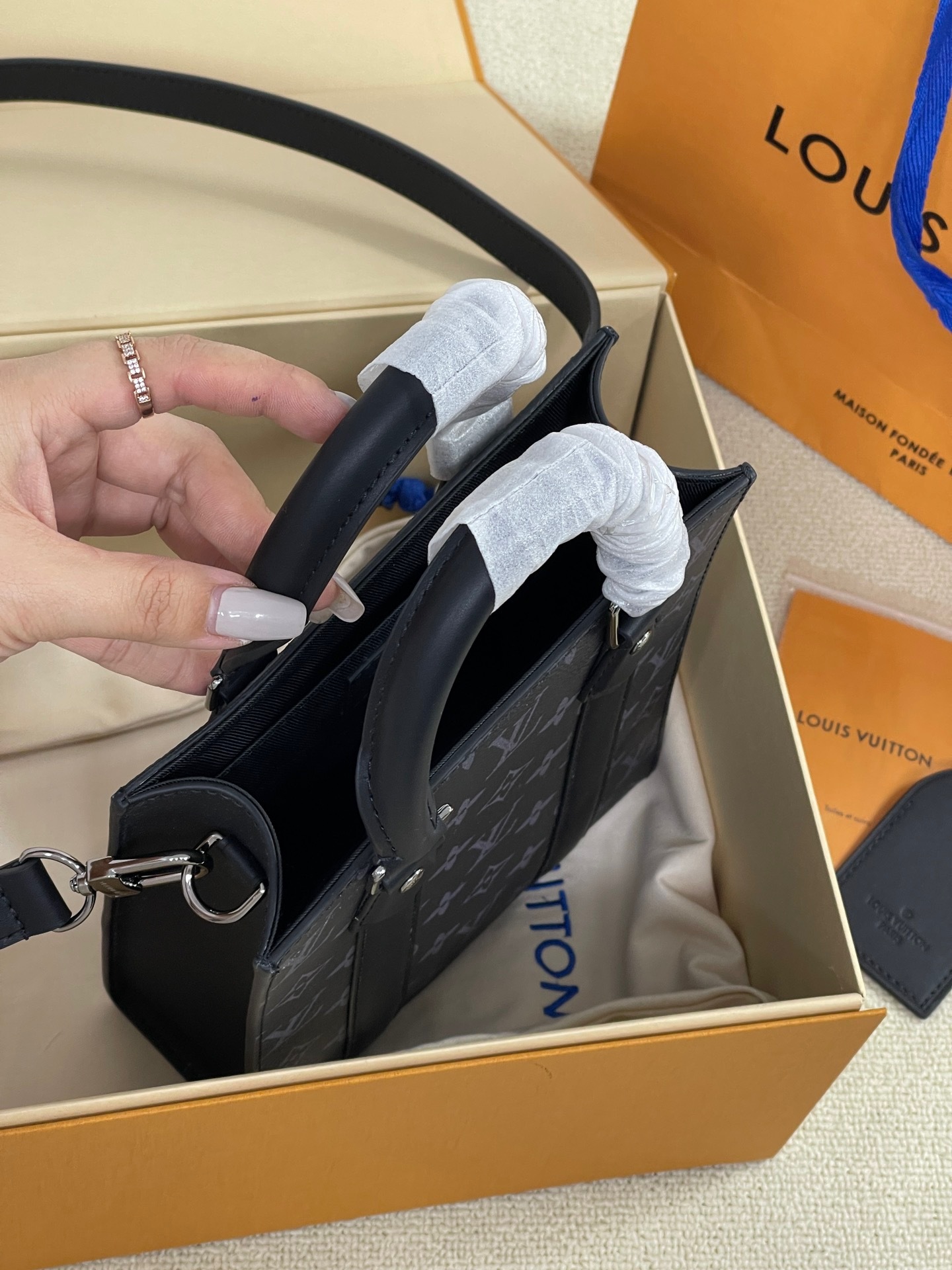 D971CB6D-0EF4-454F-A24B-E60E928FCD49