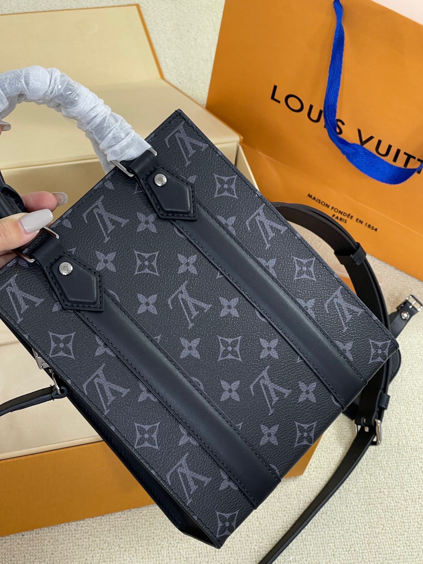 D607C4BC-B930-4447-B64B-87D7DBE5A4CF