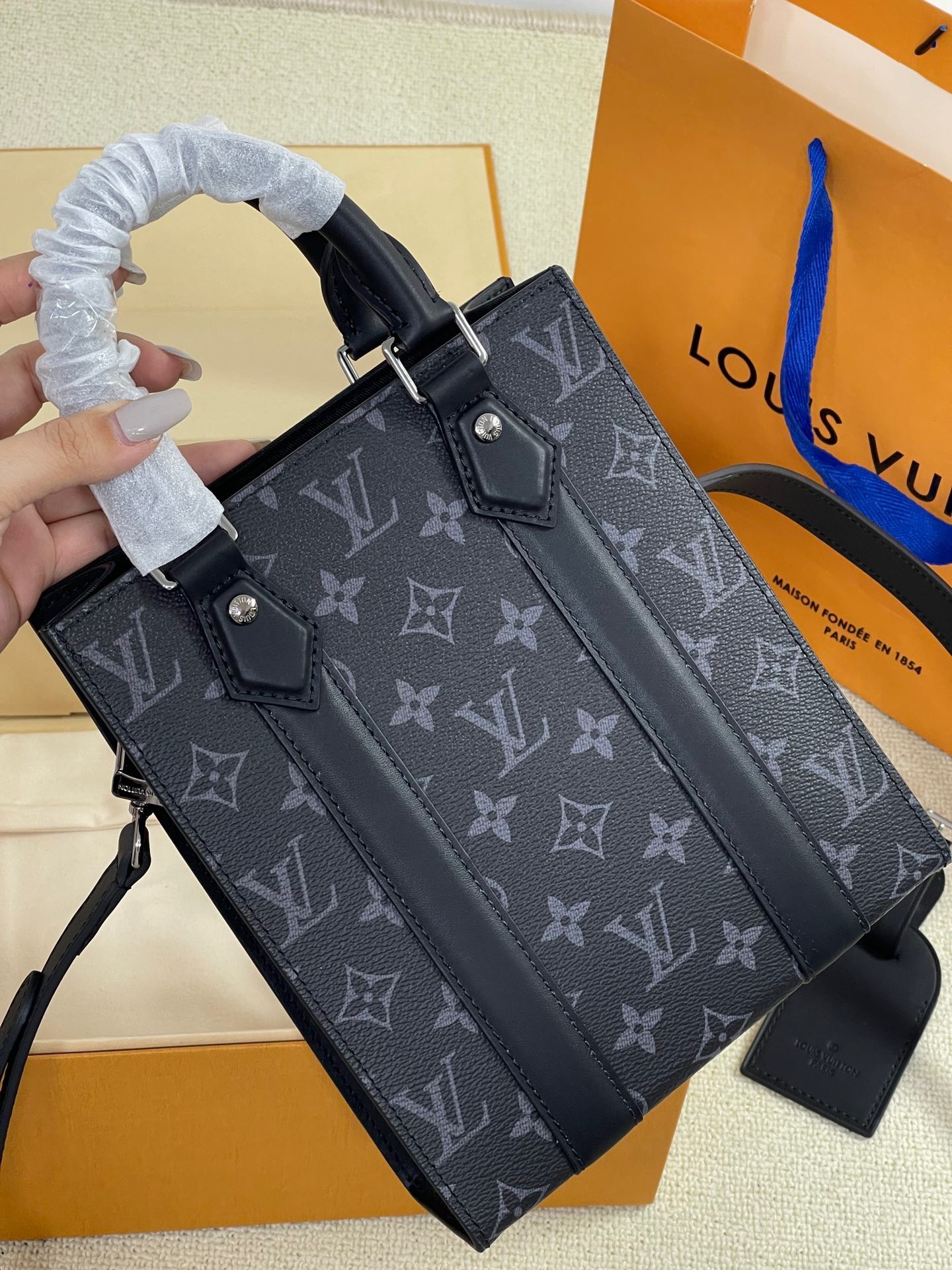 CA31ED3B-A649-4CA5-90D7-A2224E9364BF