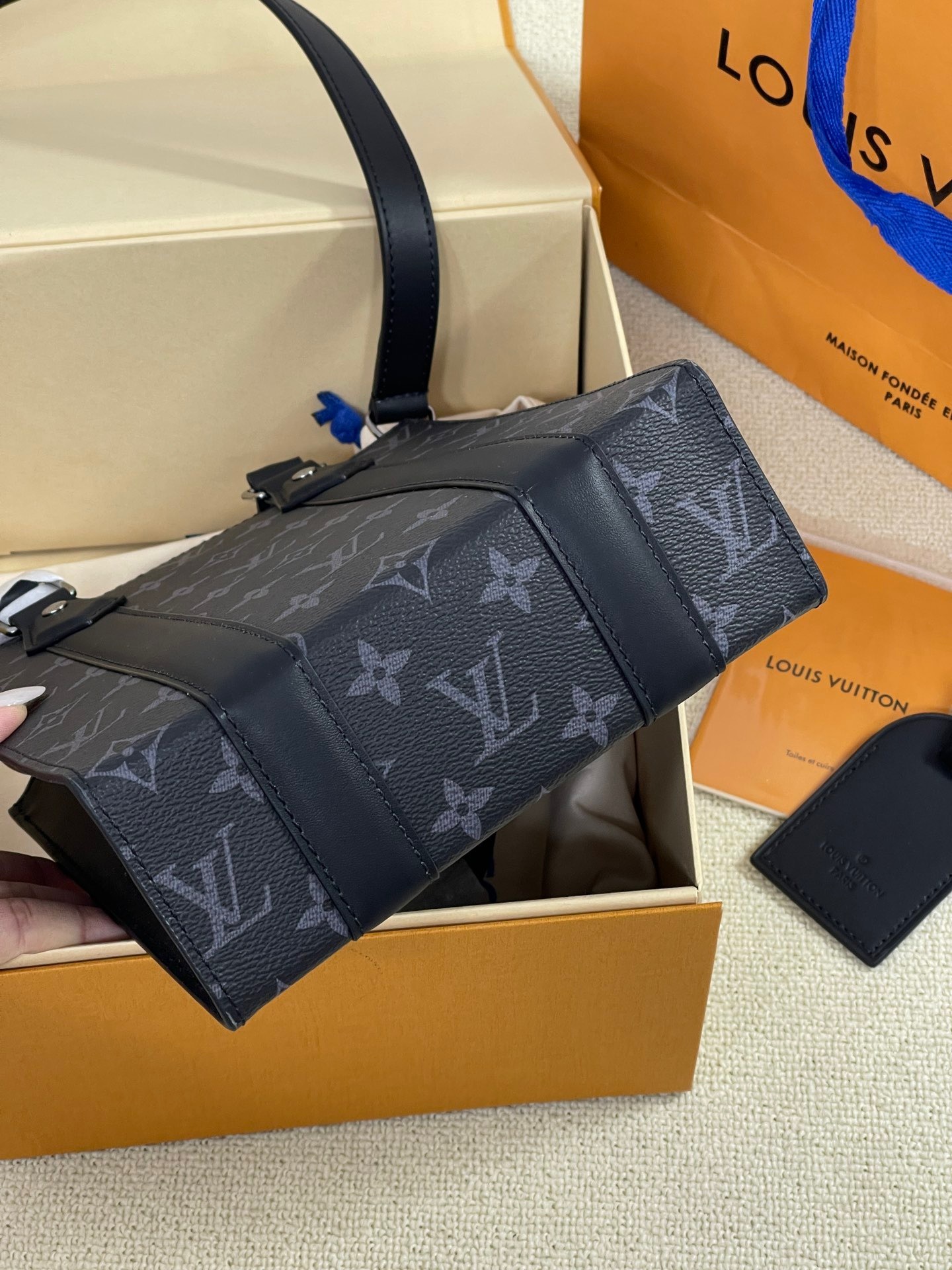 3B0C6854-1201-4EA6-BF59-9D1B609D7F78