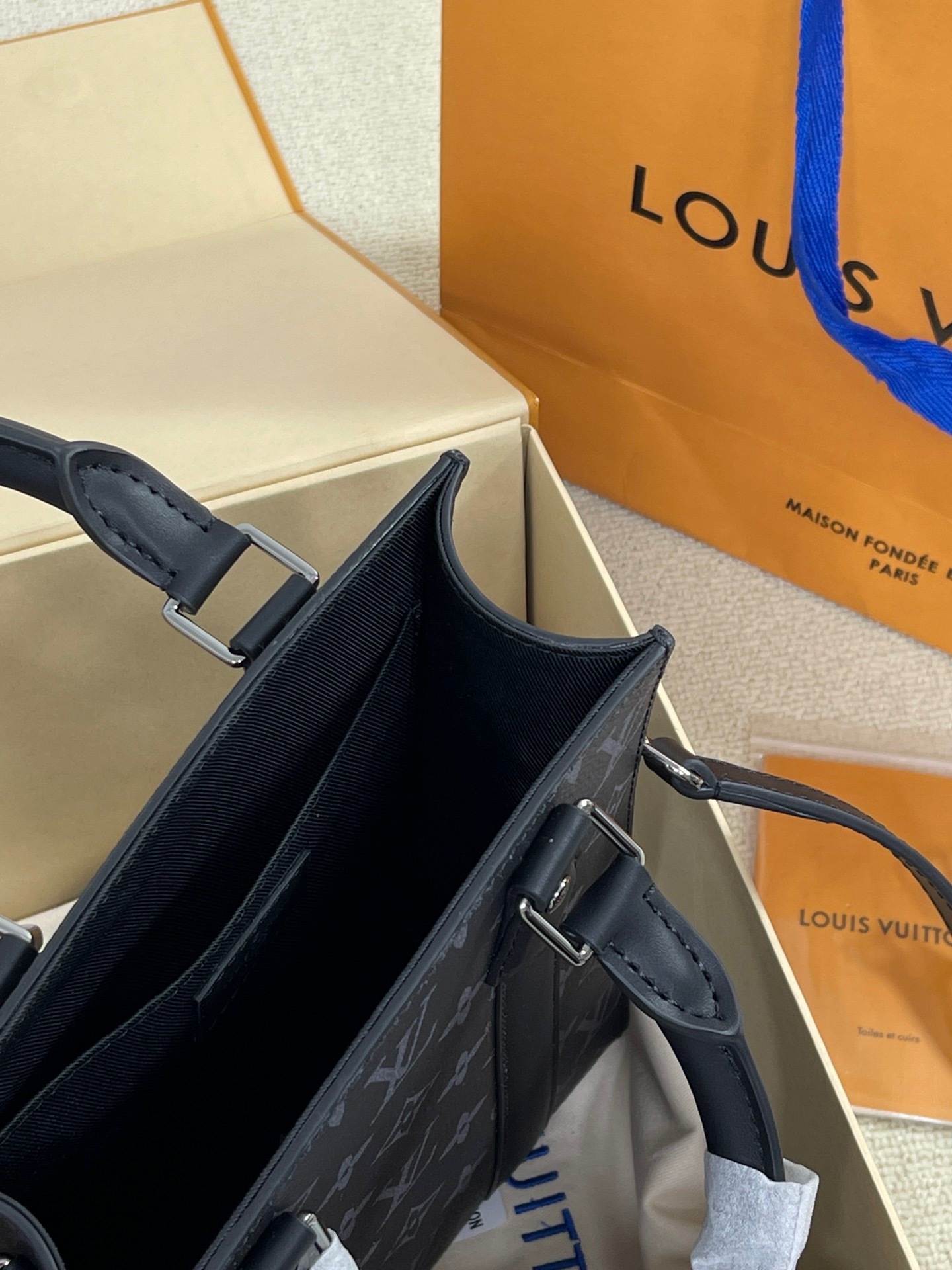 8B3E452F-F807-4AE6-92DB-75D730129DB5