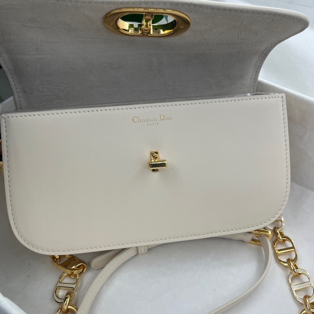 8457E268-F963-4600-9486-6BDDA39979EB