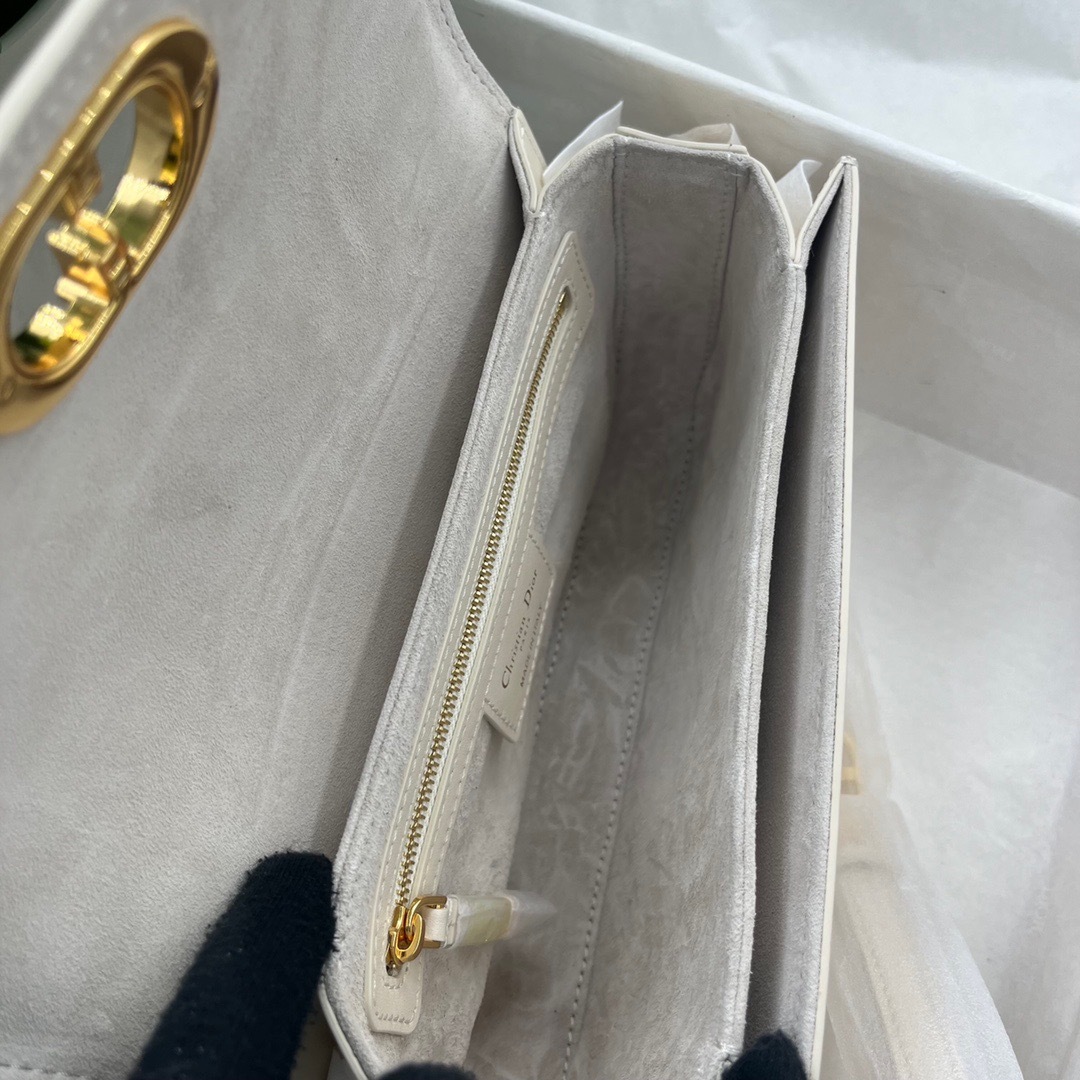 A2864A22-87D6-4129-9A80-BA582BBDBF8F