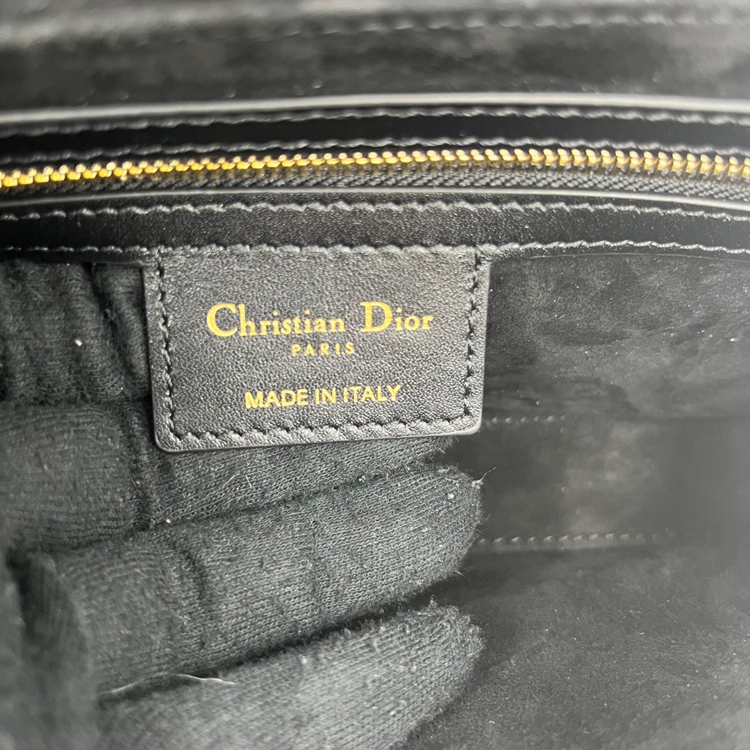 8E1682C5-2362-471D-9974-82252E00083D