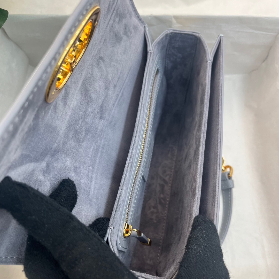 67A42210-B45E-4F95-82FD-A8EB9F823350