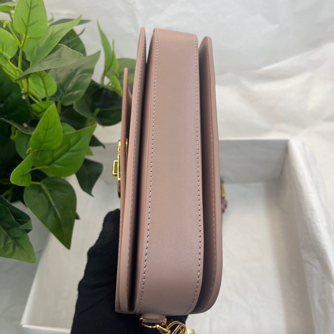 DF2966C4-2582-4994-8256-DF72A29AF5D3