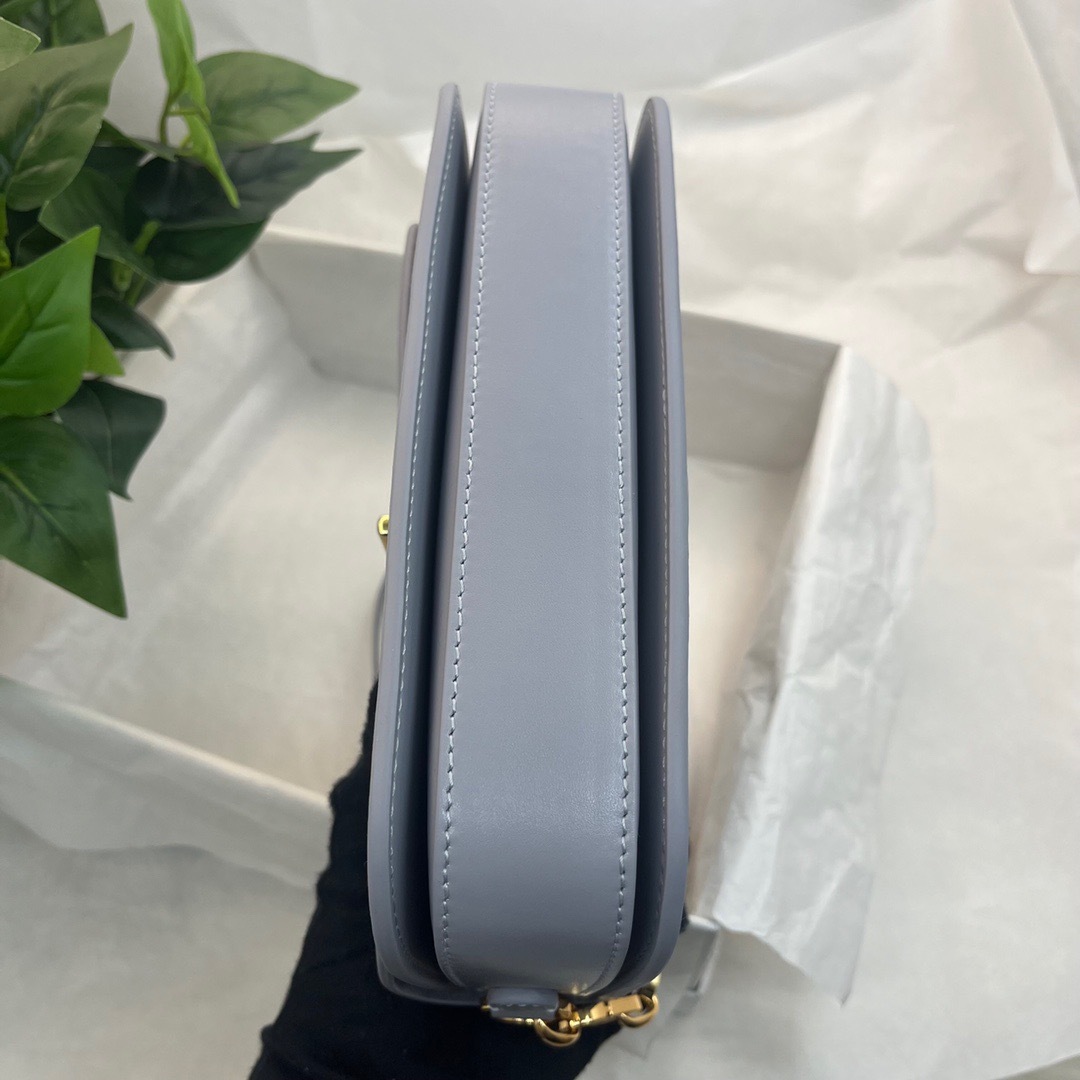 438FB1BB-DC6D-483F-B72F-FDA2DBBC8057