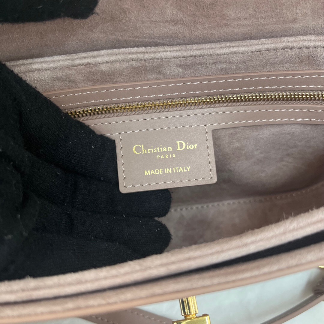 53C076A2-D6AD-477E-AF7F-CD6764A9D539