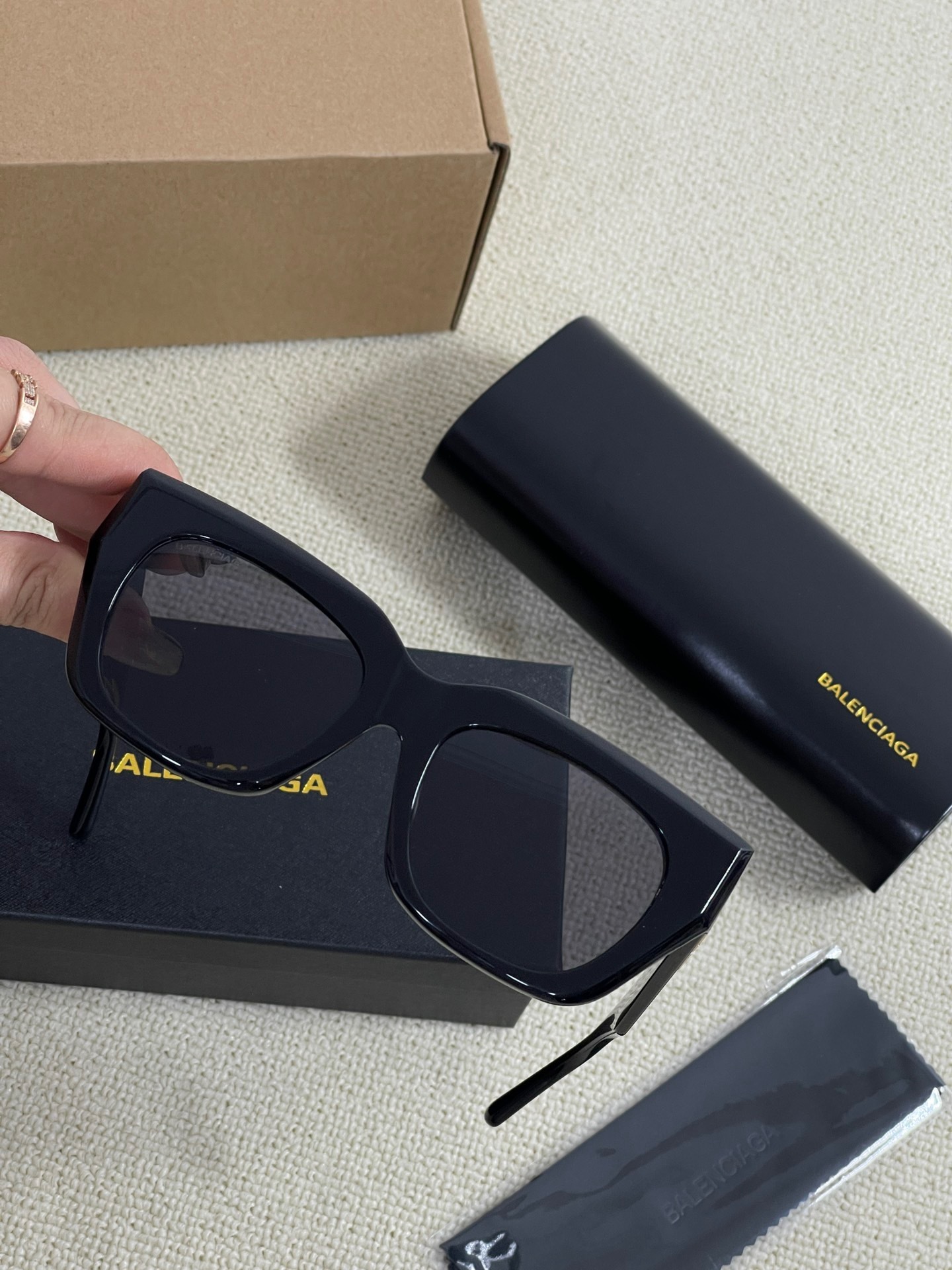 4E7FEF8A-FF3B-45E7-86BB-1BB5E673747D