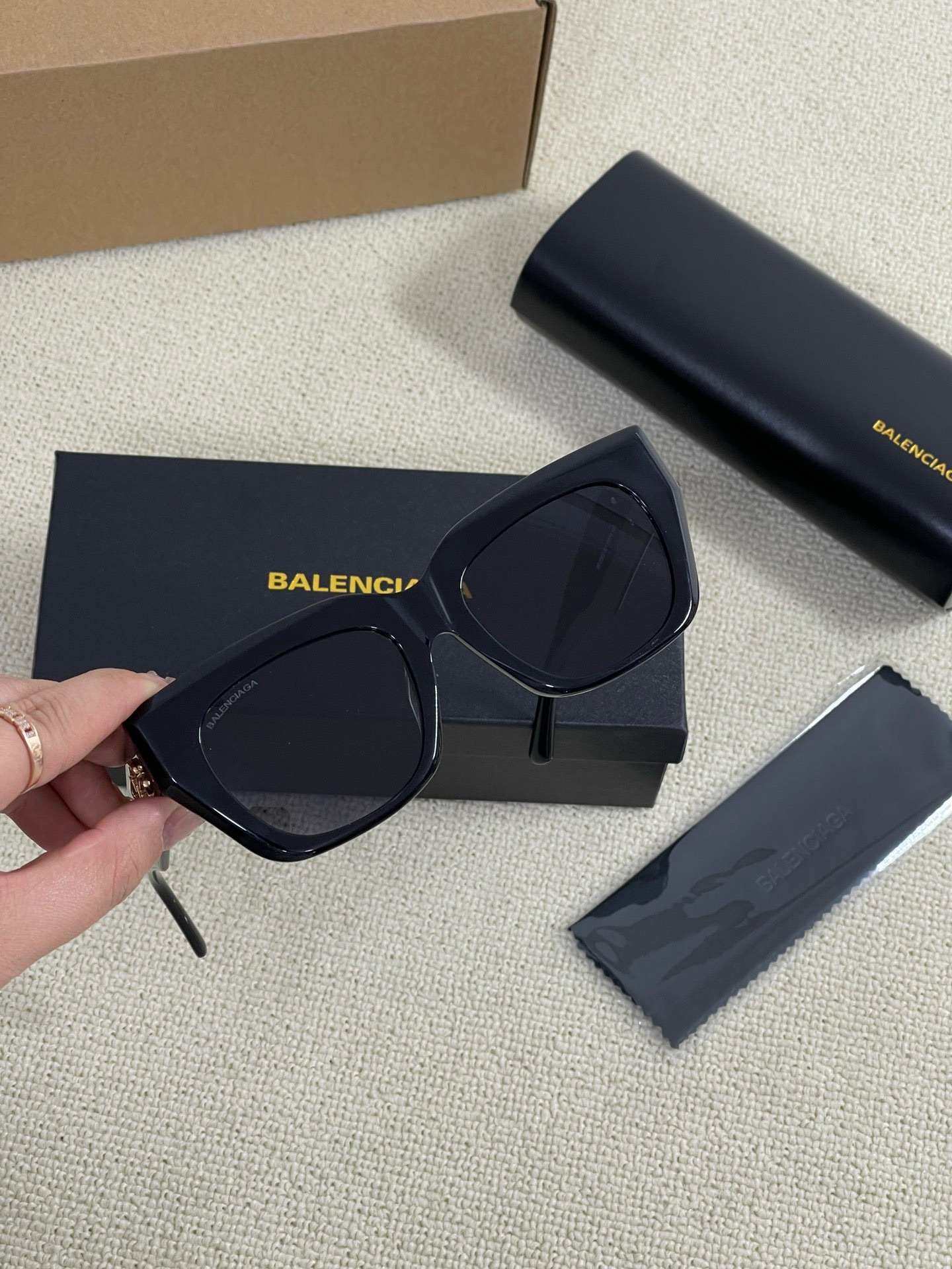 2C85D504-1A67-4805-B292-6FA43FE9BB98