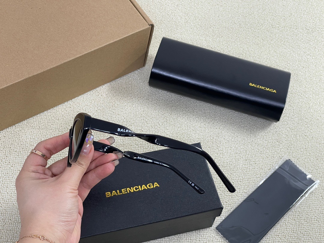 93789981-F18E-4B9F-B6BA-7A3354C0F11F