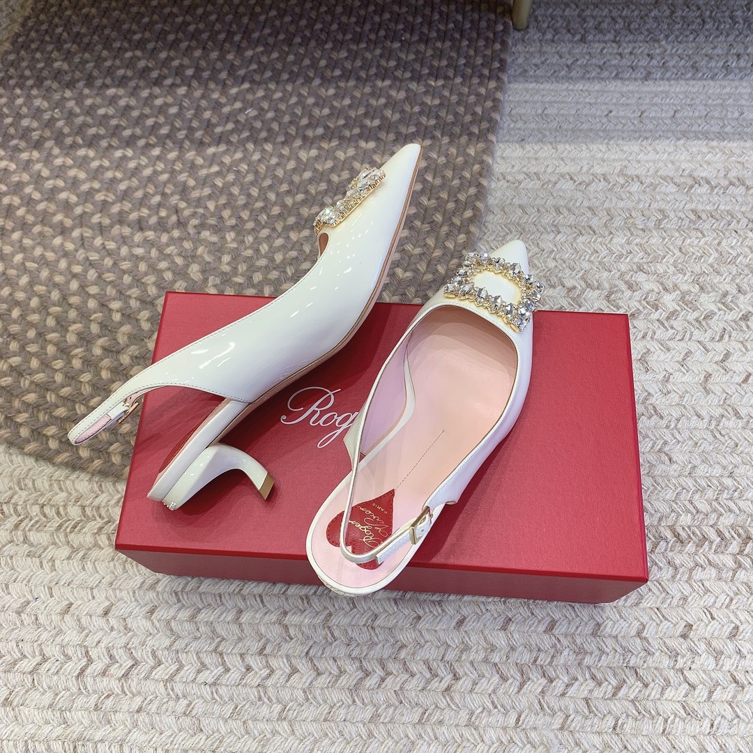 126C9B68-5C76-43BF-92E1-8A4C2771A61F