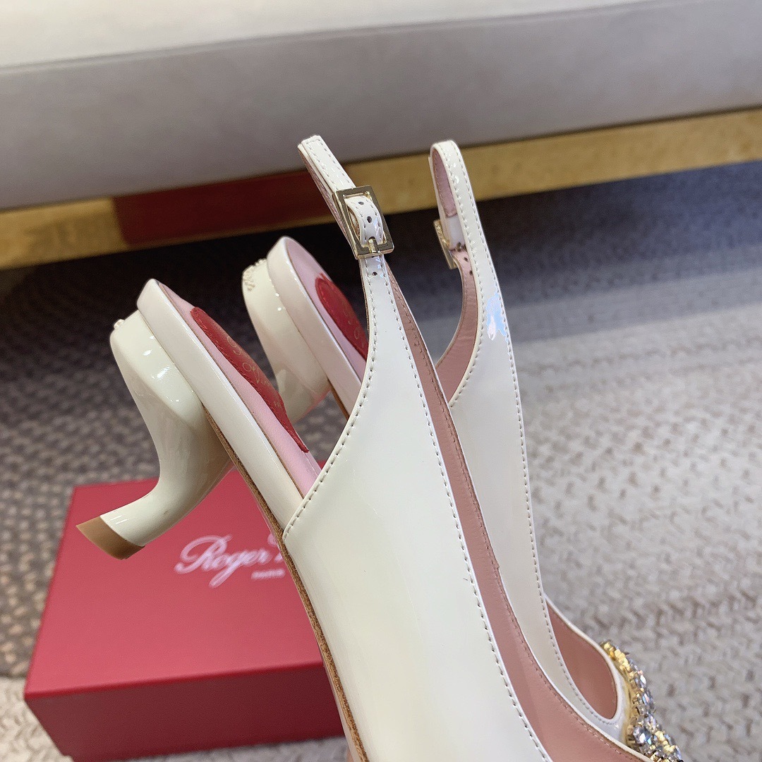 CFC1385D-6117-44AB-AB92-F01E493E158A