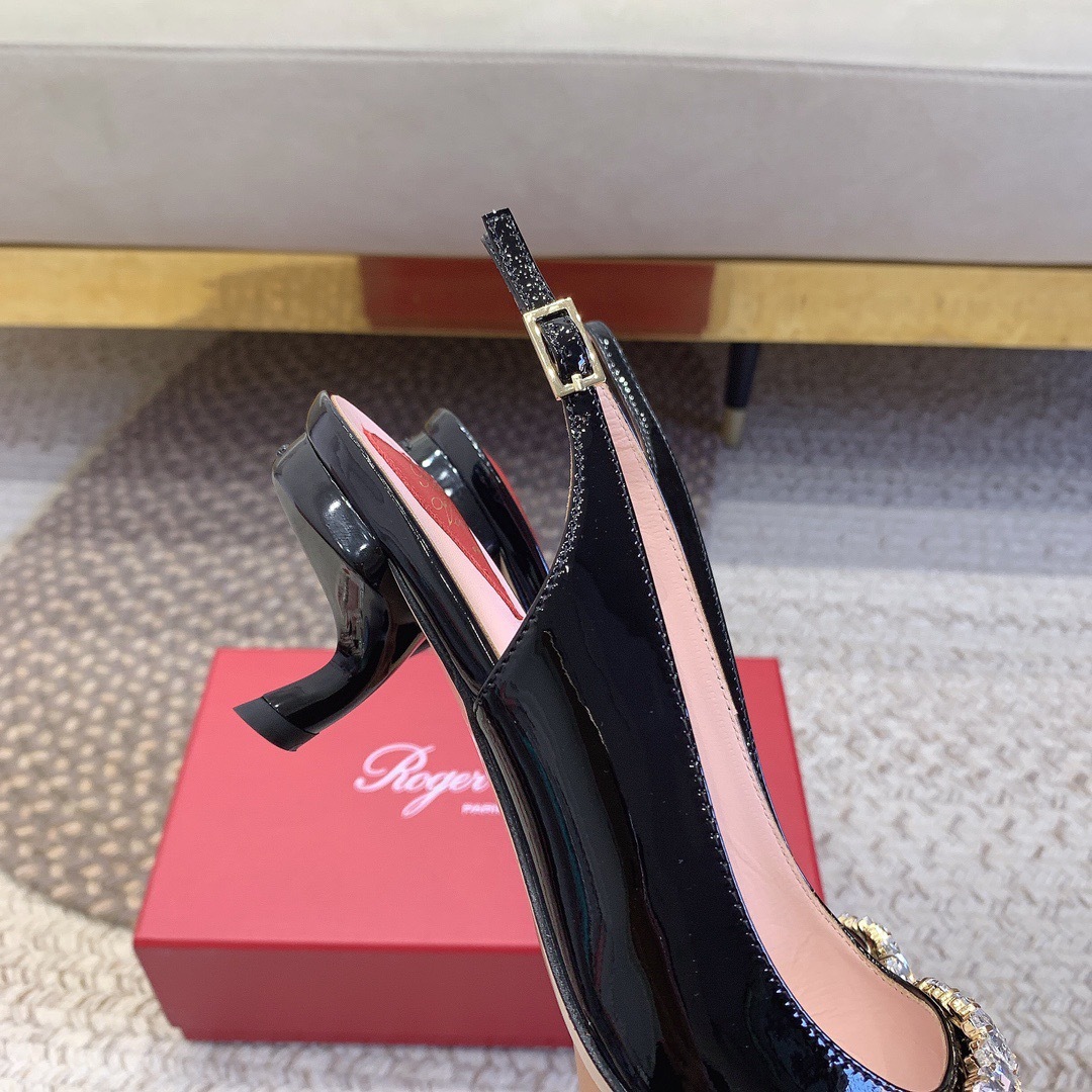 0440AB0B-D03D-4E85-9248-655E42526489