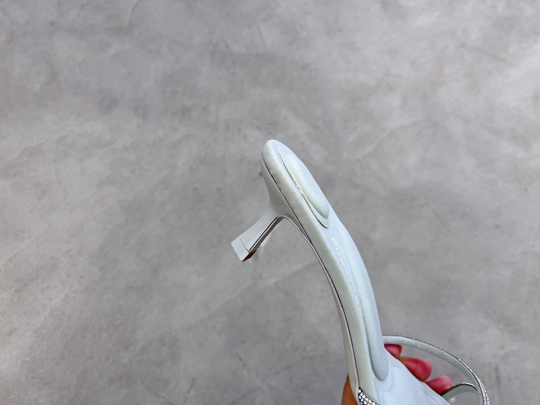 AE6906C0-451E-4B66-AED7-AFC1CFB880BC