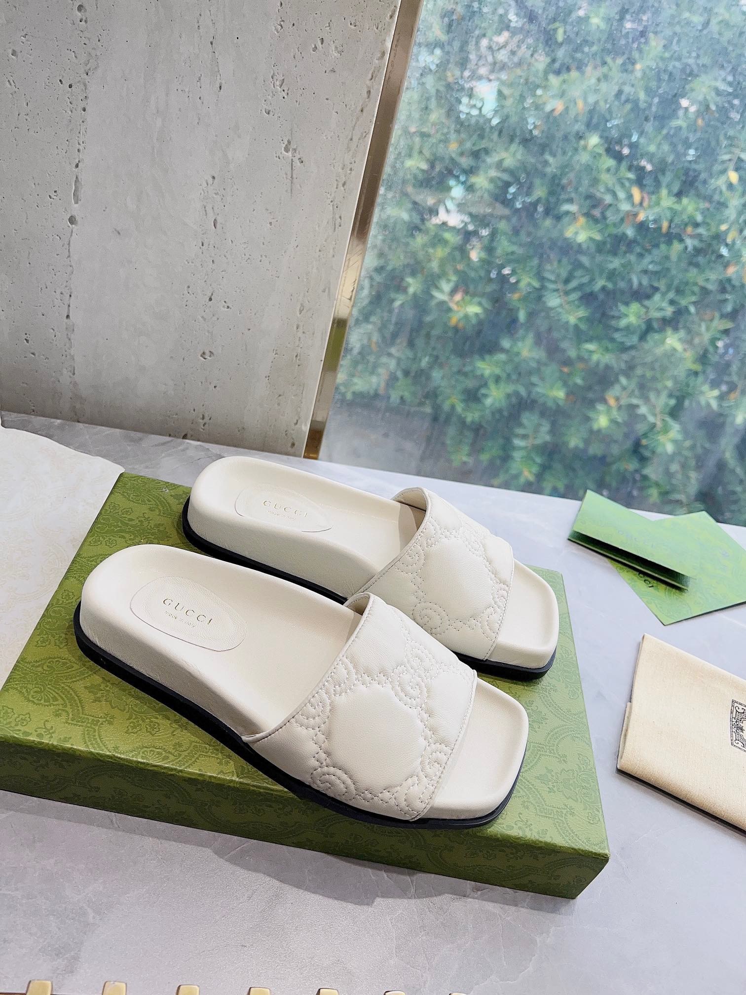 4FEDB753-D65B-4670-B429-FF2E19A8A489